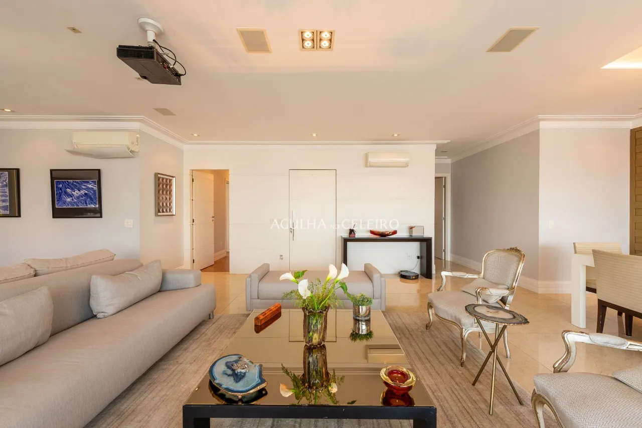 Apartamento no melhor condomínio à venda em Moema. – 20640