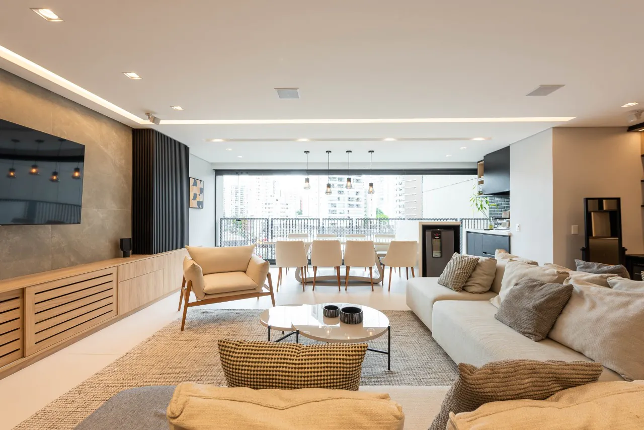 Apartamento reformado em prédio excelente em Moema – 20641