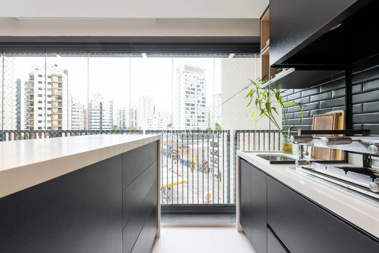 Apartamento reformado em prédio excelente em Moema – 20641