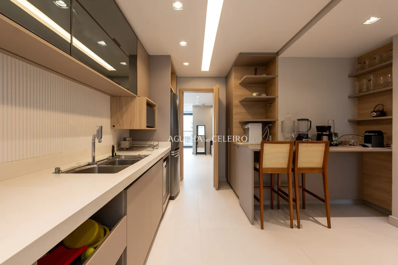 Apartamento reformado em prédio excelente em Moema – 20641