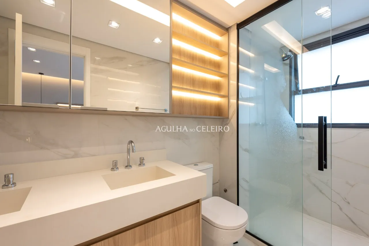 Apartamento reformado em prédio excelente em Moema – 20641