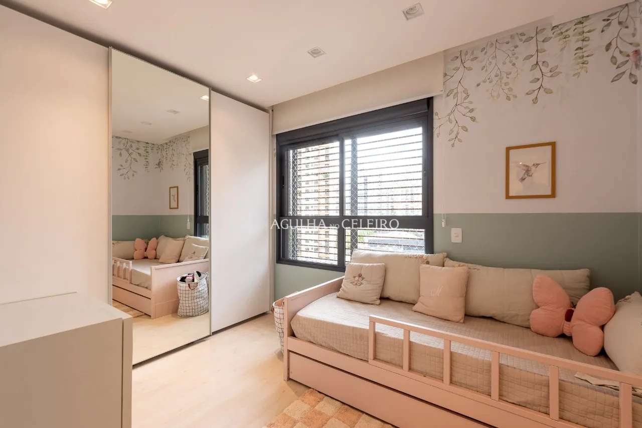 Apartamento reformado em prédio excelente em Moema – 20641