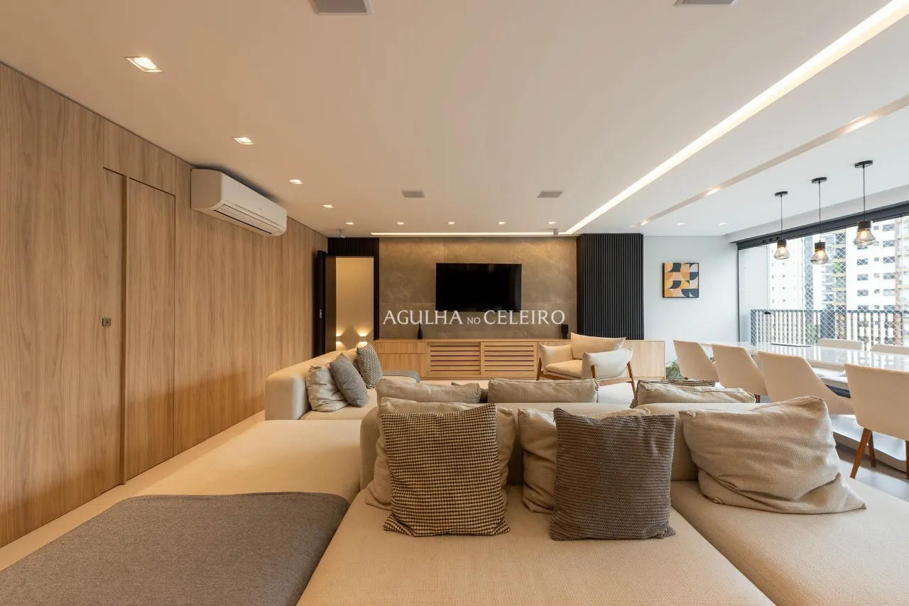 Apartamento reformado em prédio excelente em Moema – 20641