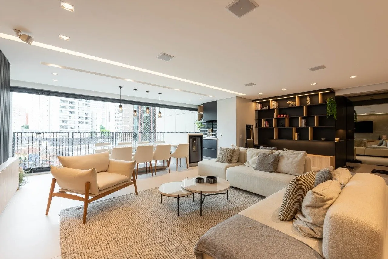 Apartamento reformado em prédio excelente em Moema – 20641