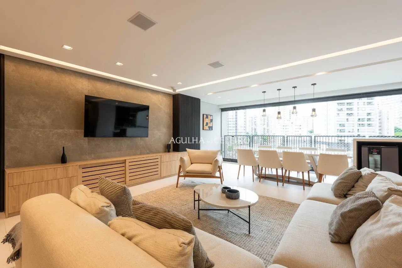 Apartamento reformado em prédio excelente em Moema – 20641