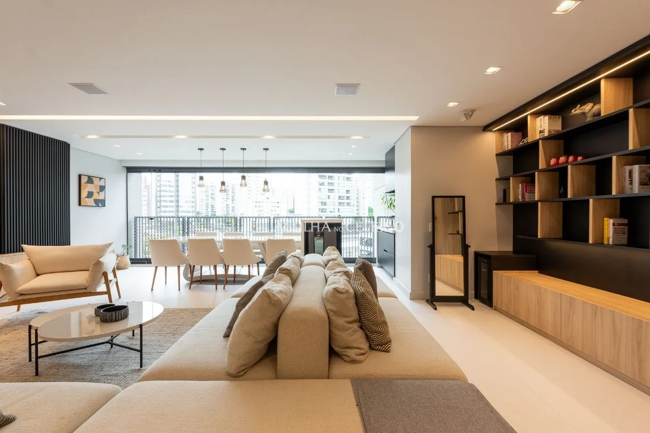 Apartamento reformado em prédio excelente em Moema – 20641