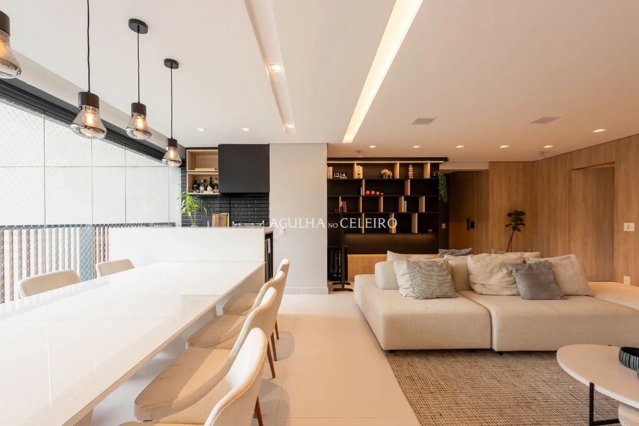 Apartamento reformado em prédio excelente em Moema – 20641