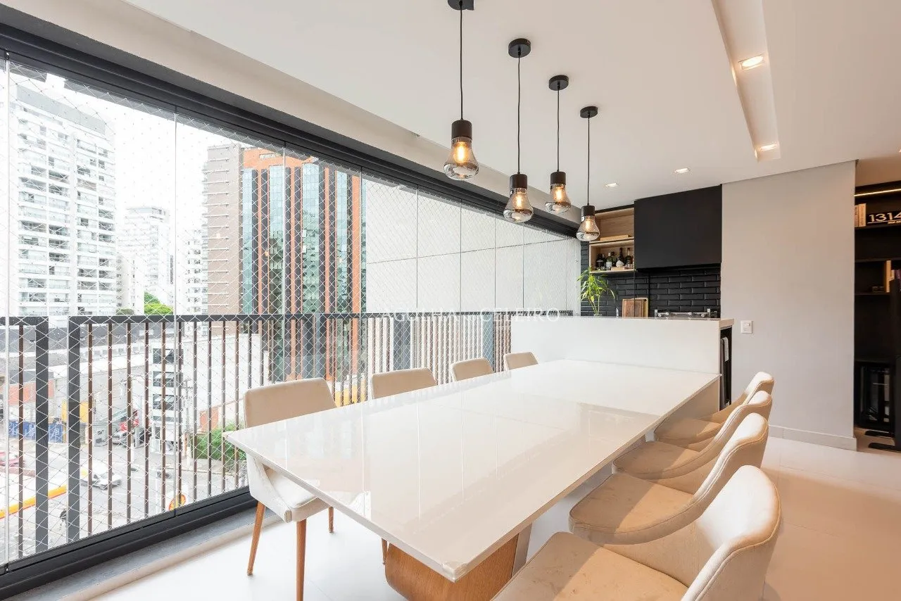 Apartamento reformado em prédio excelente em Moema – 20641