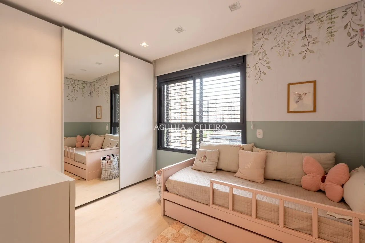 Apartamento reformado em prédio excelente em Moema – 20641