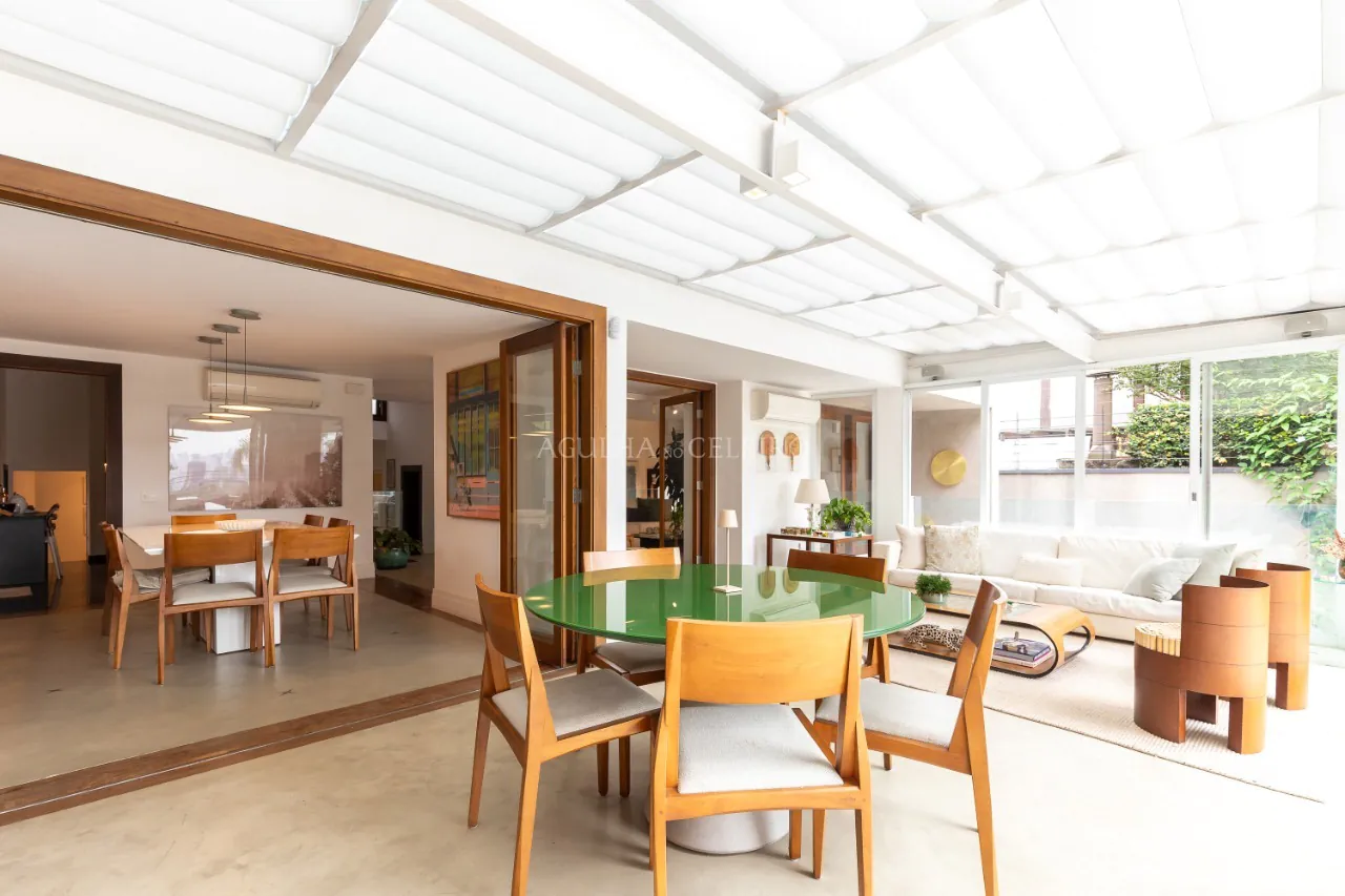 Casa em rua fechada com vista para o Jockey no Jardim Guedala – 20672