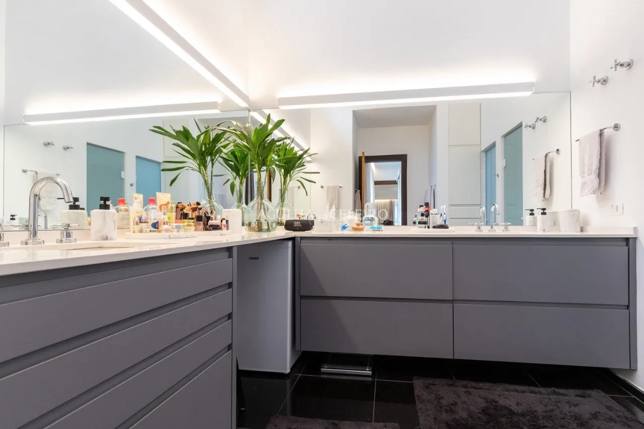 Casa em rua fechada com vista para o Jockey no Jardim Guedala – 20672