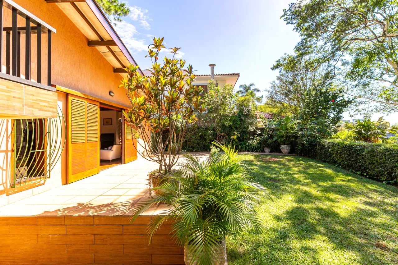 Casa com potencial em rua fechada com vista para o Jockey – 20673