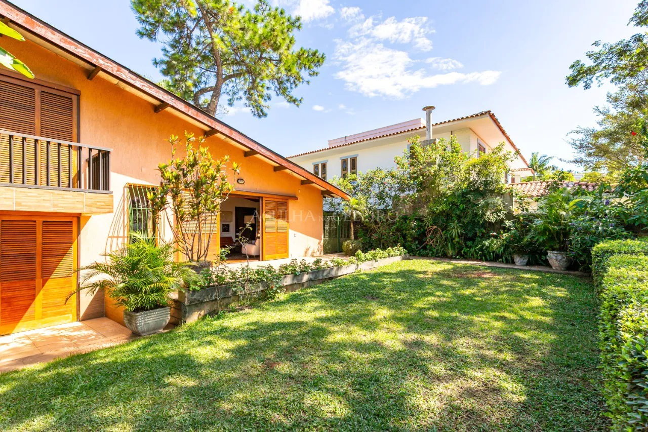 Casa com potencial em rua fechada com vista para o Jockey – 20673