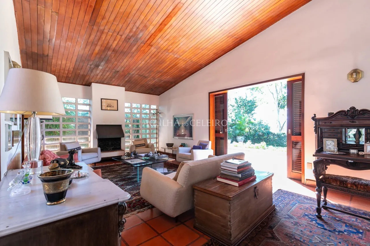 Casa com potencial em rua fechada com vista para o Jockey – 20673