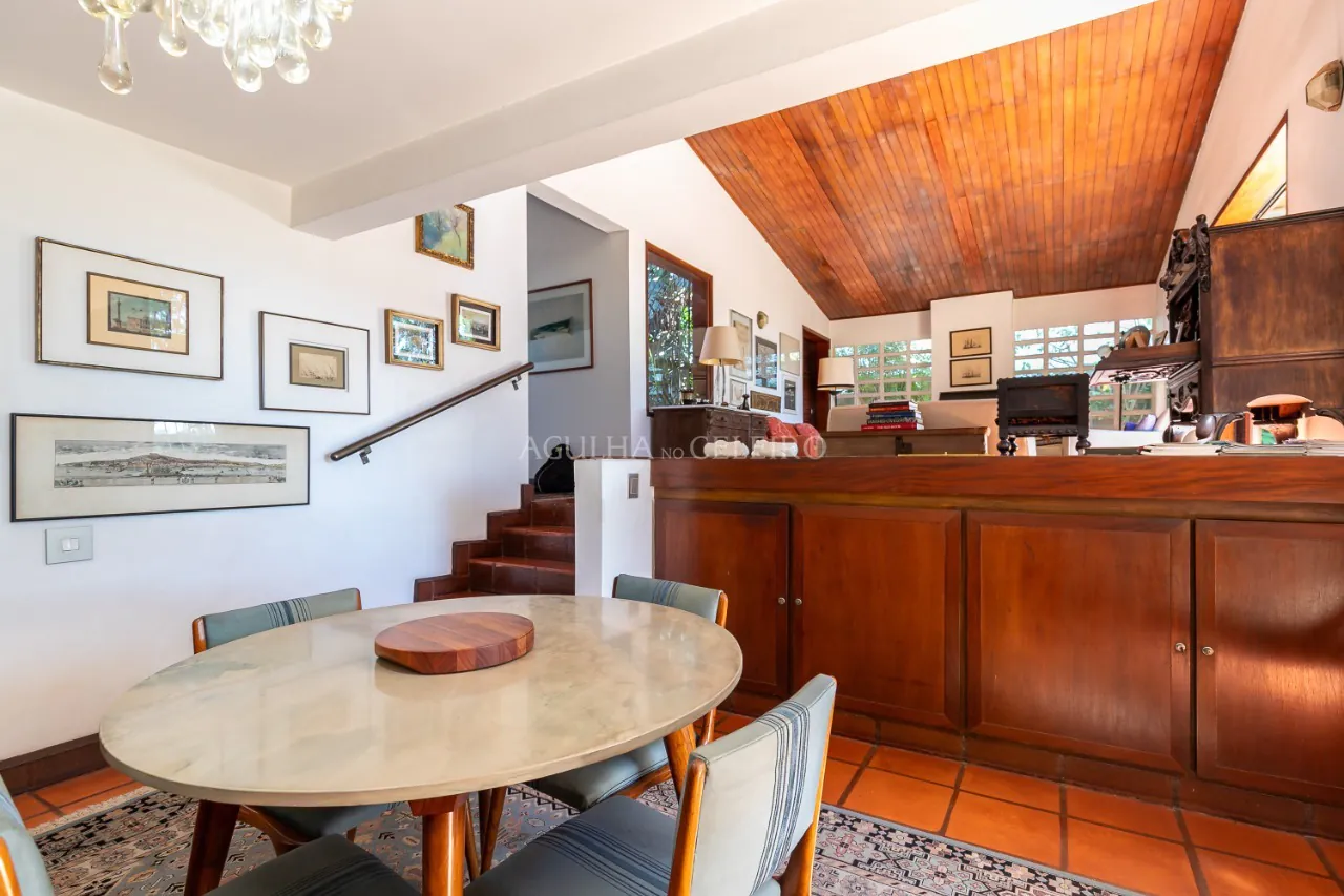 Casa com potencial em rua fechada com vista para o Jockey – 20673