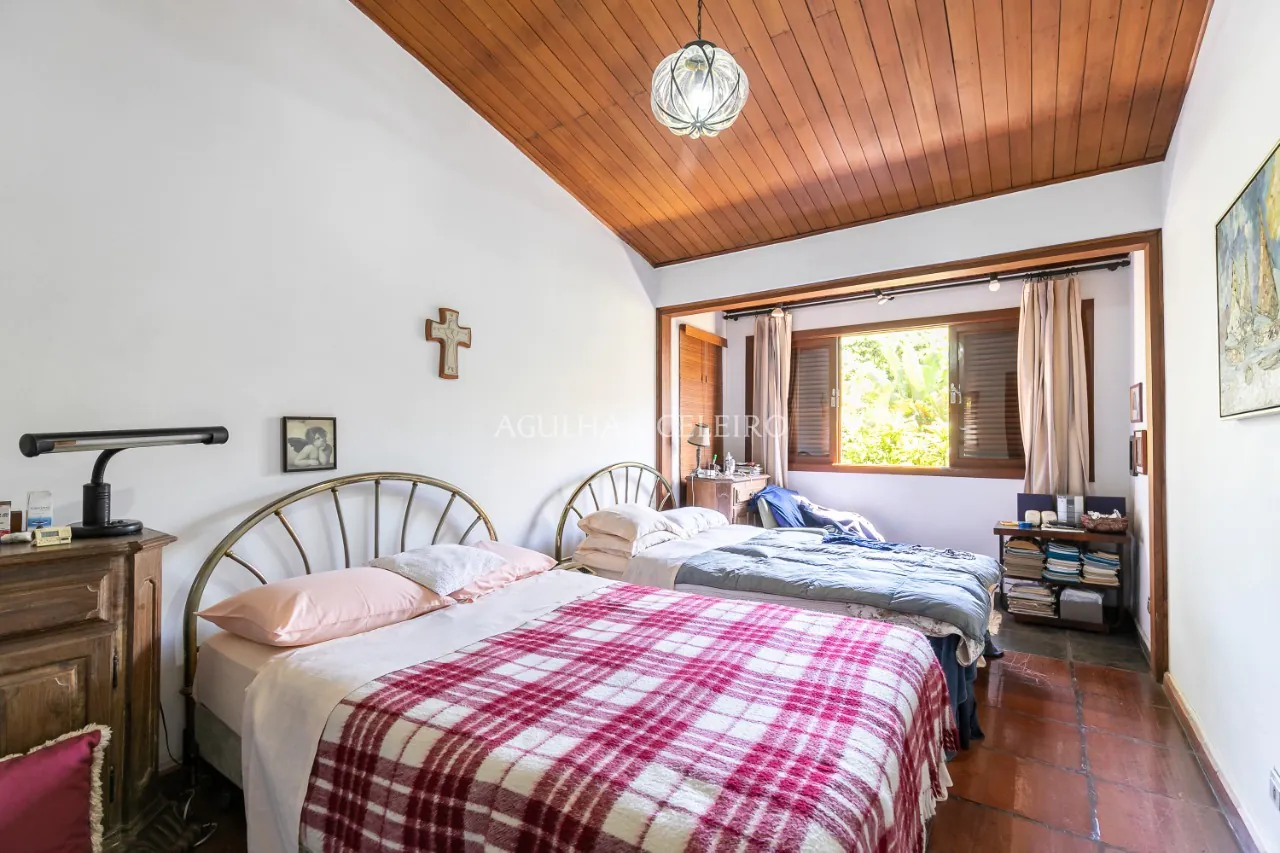 Casa com potencial em rua fechada com vista para o Jockey – 20673