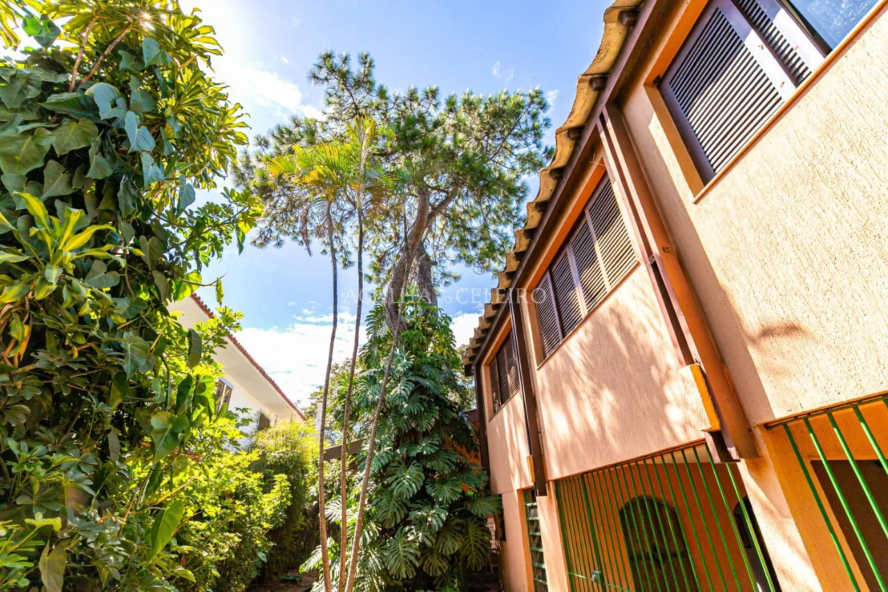 Casa com potencial em rua fechada com vista para o Jockey – 20673