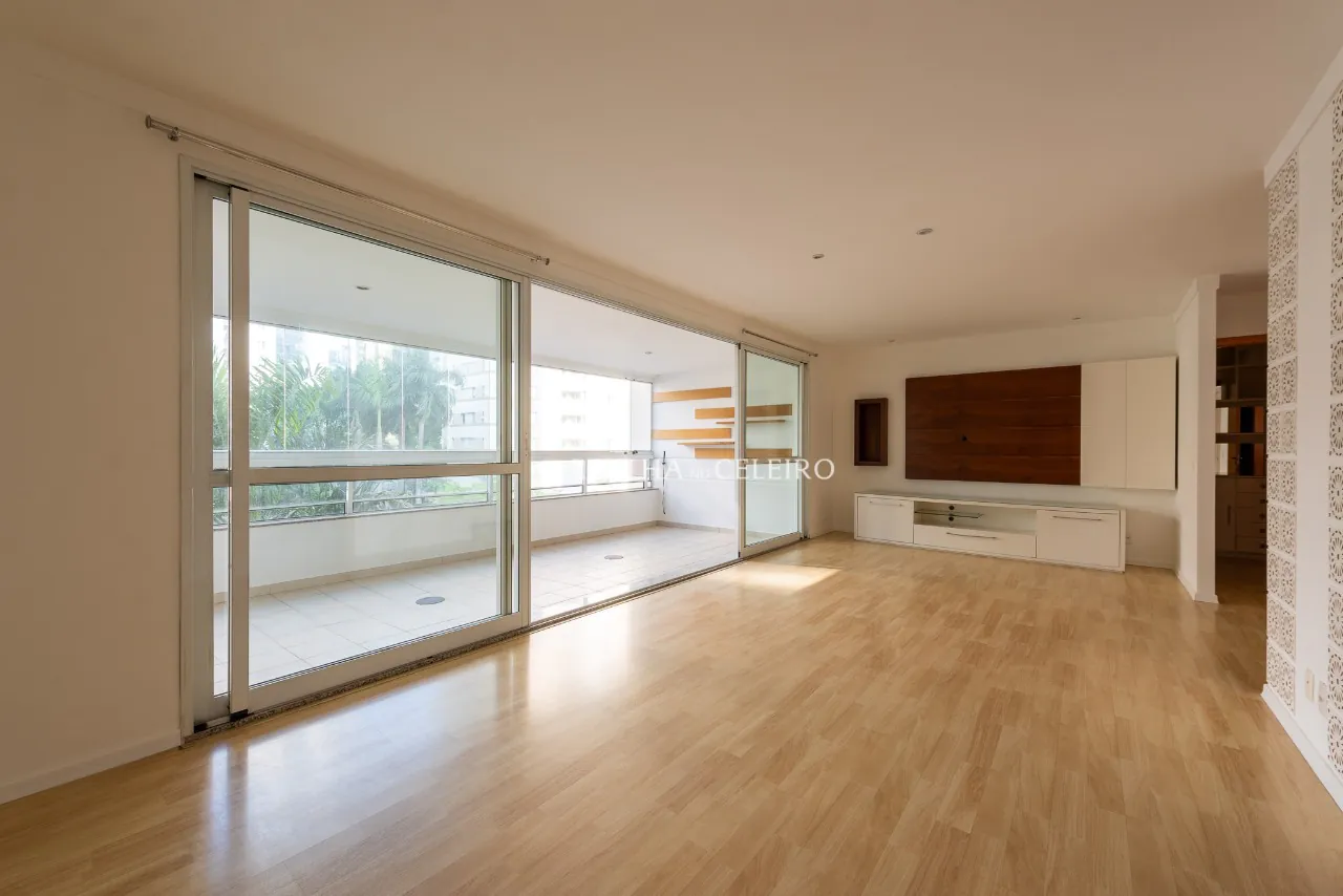 Amplo apartamento com varanda gourmet no coração do Itaim. – 20727