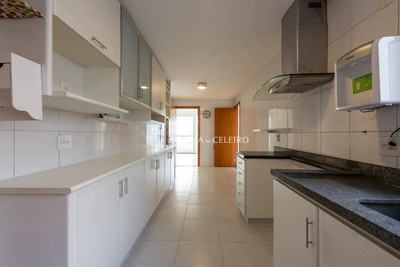 Amplo apartamento com varanda gourmet no coração do Itaim. – 20727