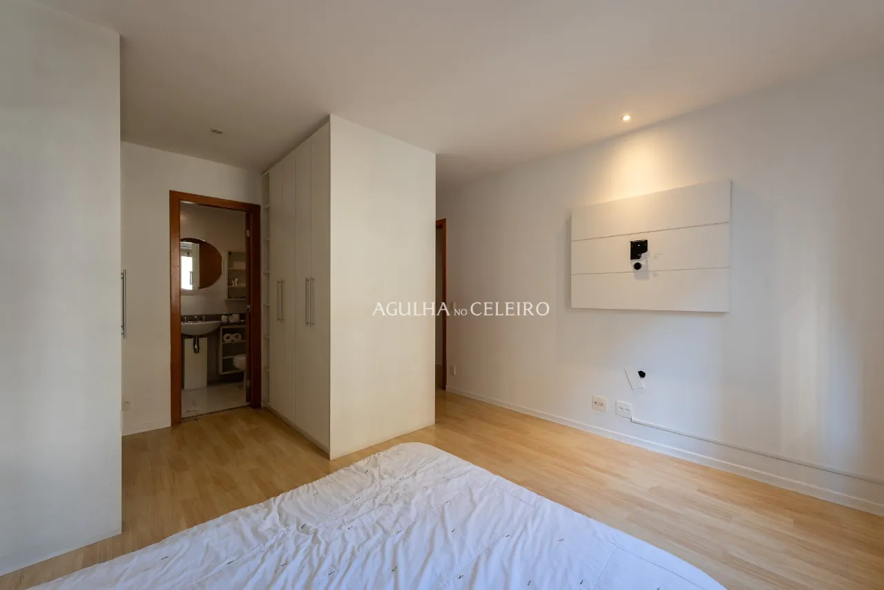 Amplo apartamento com varanda gourmet no coração do Itaim. – 20727