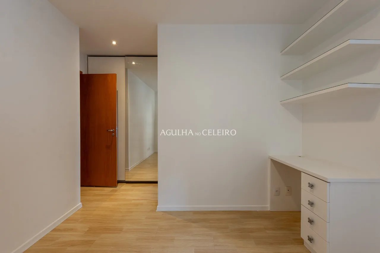 Amplo apartamento com varanda gourmet no coração do Itaim. – 20727