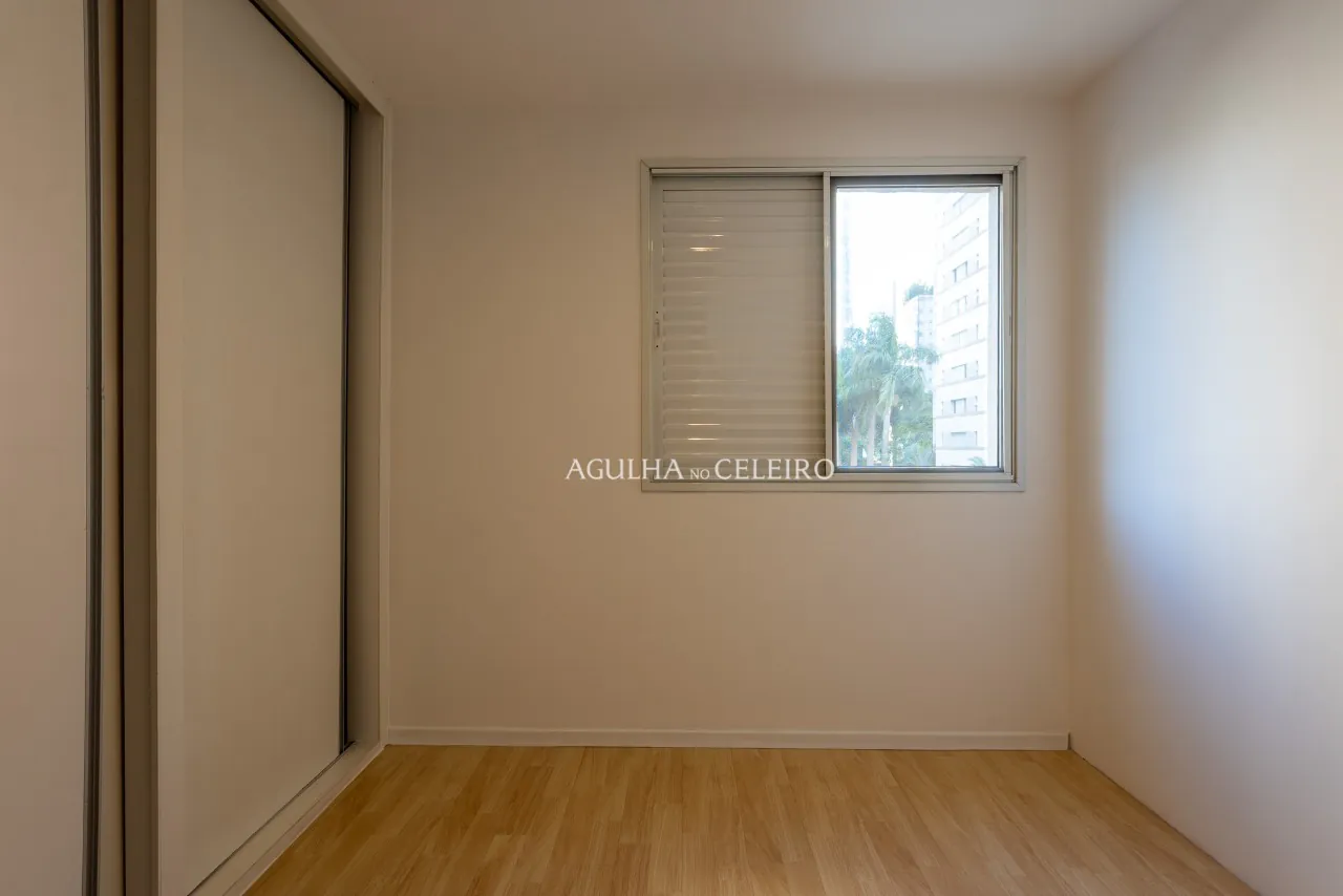 Amplo apartamento com varanda gourmet no coração do Itaim. – 20727