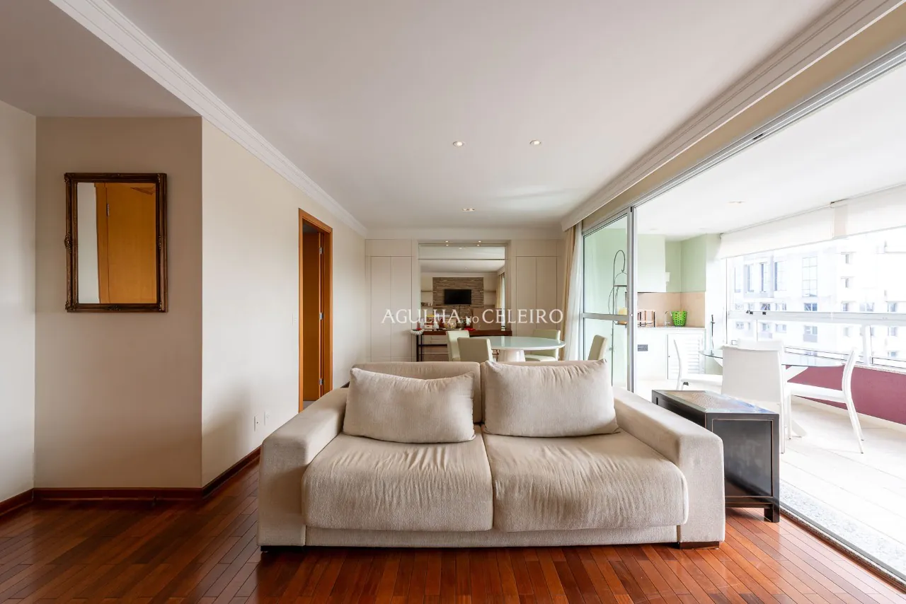 Apartamento com varanda gourmet envidraçada e vista deslumbrante no Itaim. – 20750