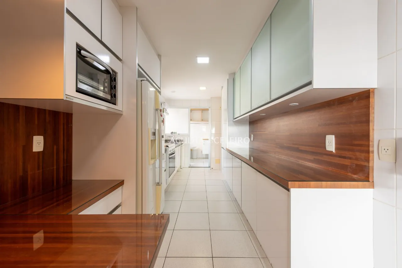 Apartamento com varanda gourmet envidraçada e vista deslumbrante no Itaim. – 20750