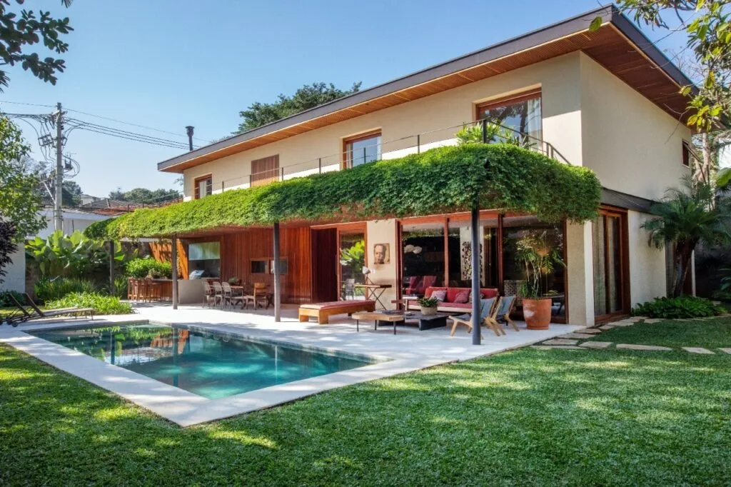 Exclusividade e sofisticação em rua arborizada e segura. – 20795