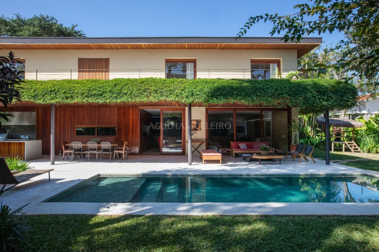 Exclusividade e sofisticação em rua arborizada e segura. – 20795