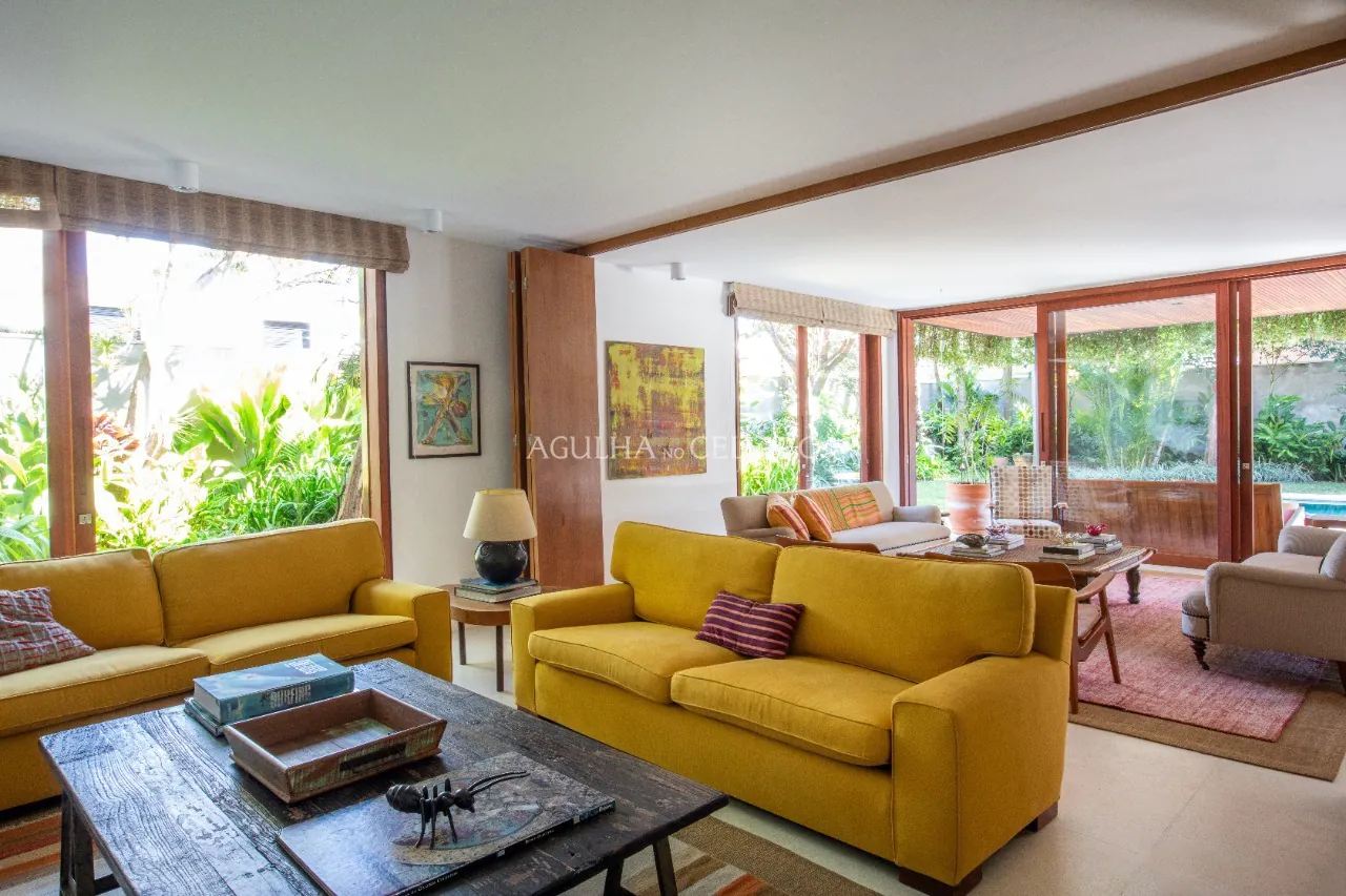 Exclusividade e sofisticação em rua arborizada e segura. – 20795