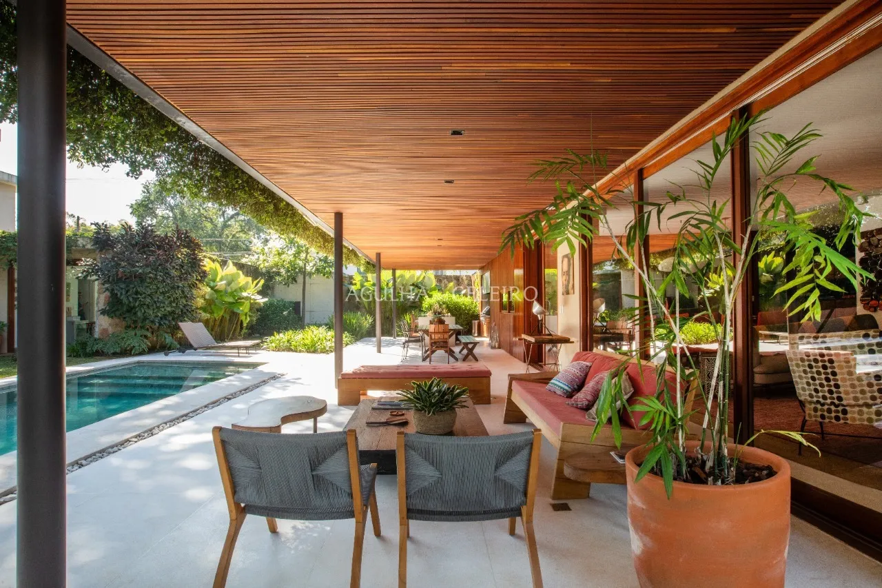 Exclusividade e sofisticação em rua arborizada e segura. – 20795