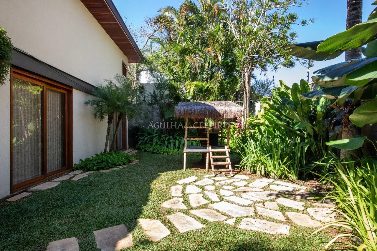 Exclusividade e sofisticação em rua arborizada e segura. – 20795