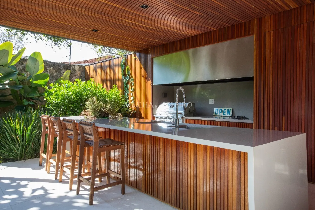 Exclusividade e sofisticação em rua arborizada e segura. – 20795