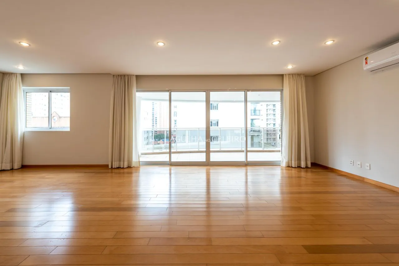 Pertinho da Praça Pereira Coutinho e Parque Ibirapuera no coração da Vila Nova Conceição. – 8824