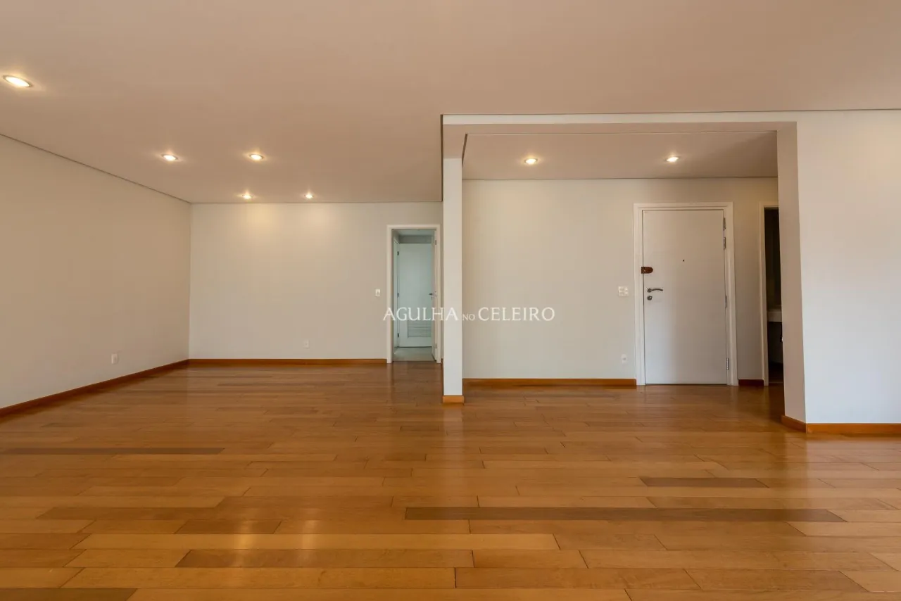 Pertinho da Praça Pereira Coutinho e Parque Ibirapuera no coração da Vila Nova Conceição. – 8824