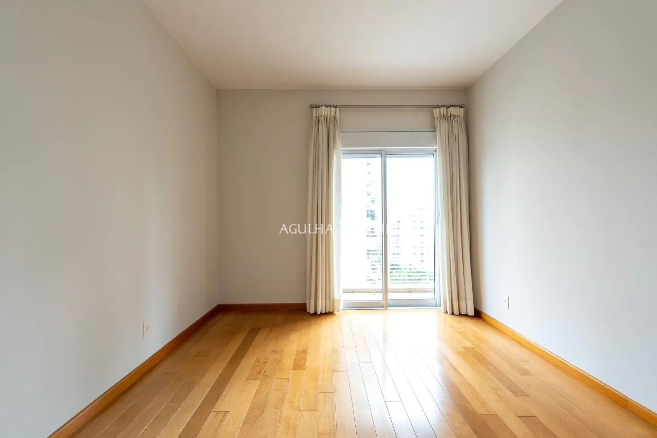 Pertinho da Praça Pereira Coutinho e Parque Ibirapuera no coração da Vila Nova Conceição. – 8824