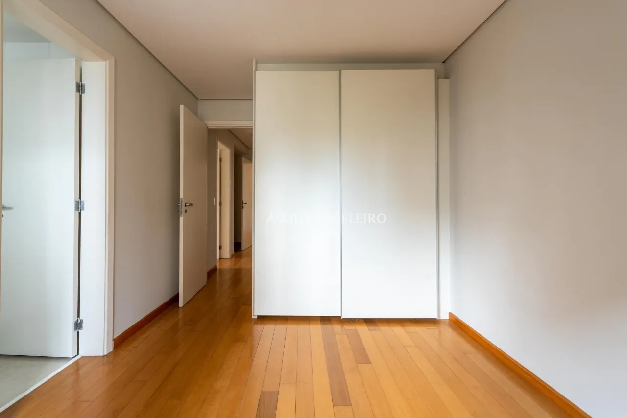 Pertinho da Praça Pereira Coutinho e Parque Ibirapuera no coração da Vila Nova Conceição. – 8824