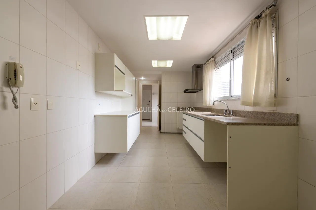 Pertinho da Praça Pereira Coutinho e Parque Ibirapuera no coração da Vila Nova Conceição. – 8824