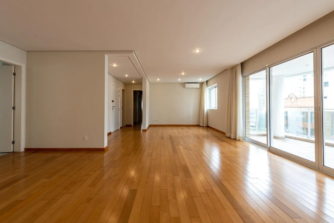 Pertinho da Praça Pereira Coutinho e Parque Ibirapuera no coração da Vila Nova Conceição. – 8824