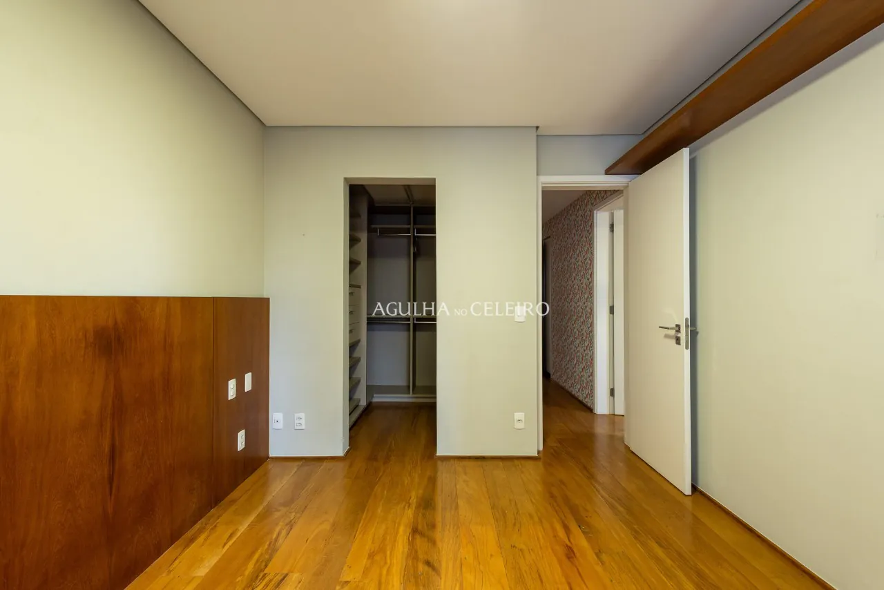 No edifício ícone do bairro, um refúgio impecável de alma cosmopolita – 9065