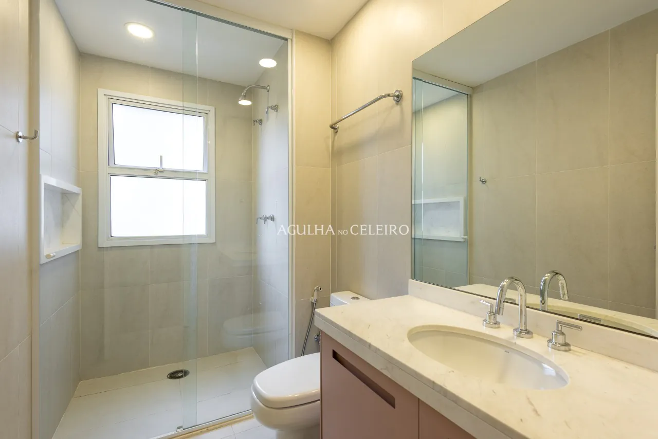 No edifício ícone do bairro, um refúgio impecável de alma cosmopolita – 9065