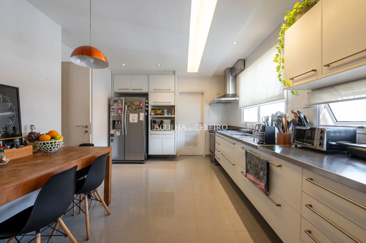 Lindo apartamento totalmente reformado a venda em Pinheiros. – AP1099