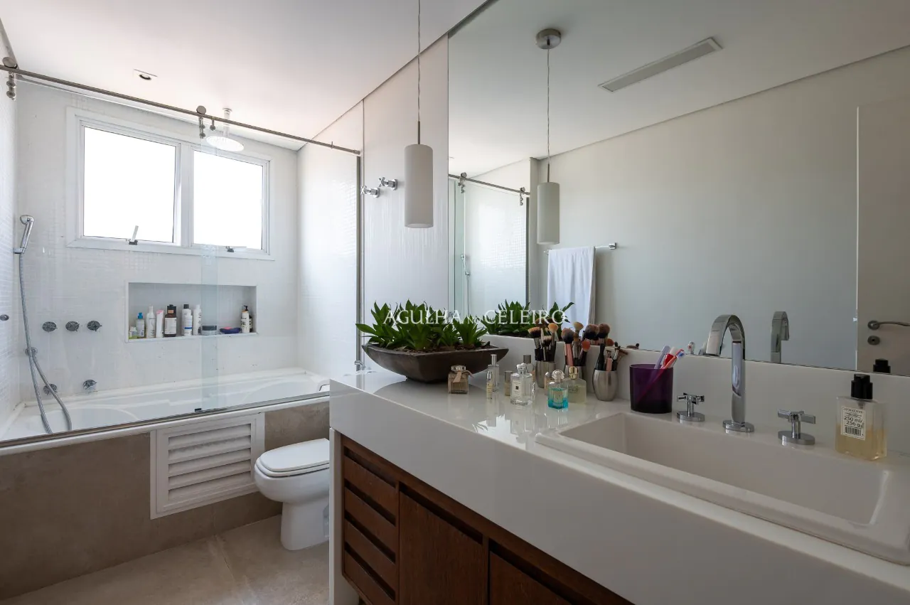 Lindo apartamento totalmente reformado a venda em Pinheiros. – AP1099