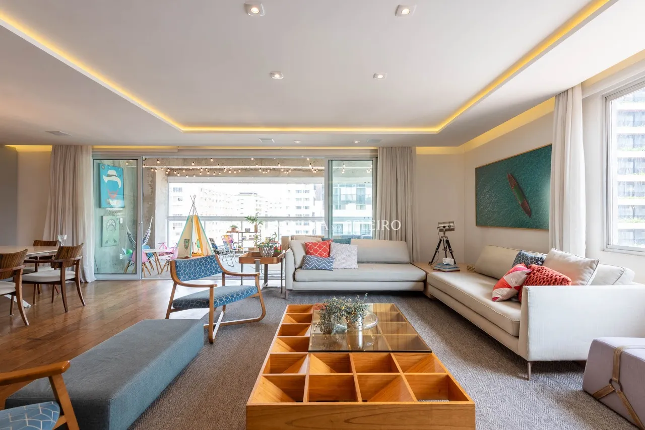 Apartamento com reforma cool e janelões piso teto. – AP2861