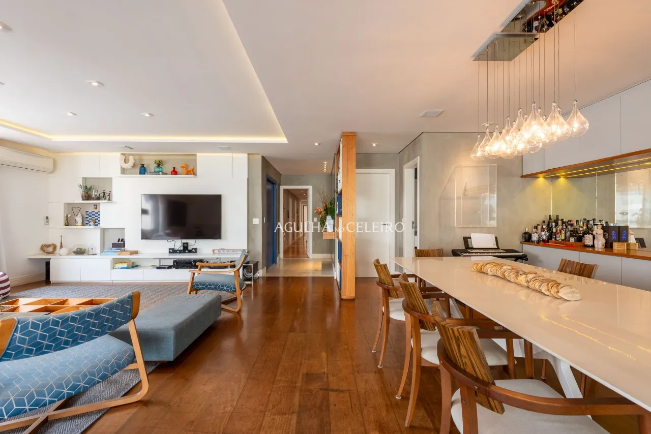 Apartamento com reforma cool e janelões piso teto. – AP2861