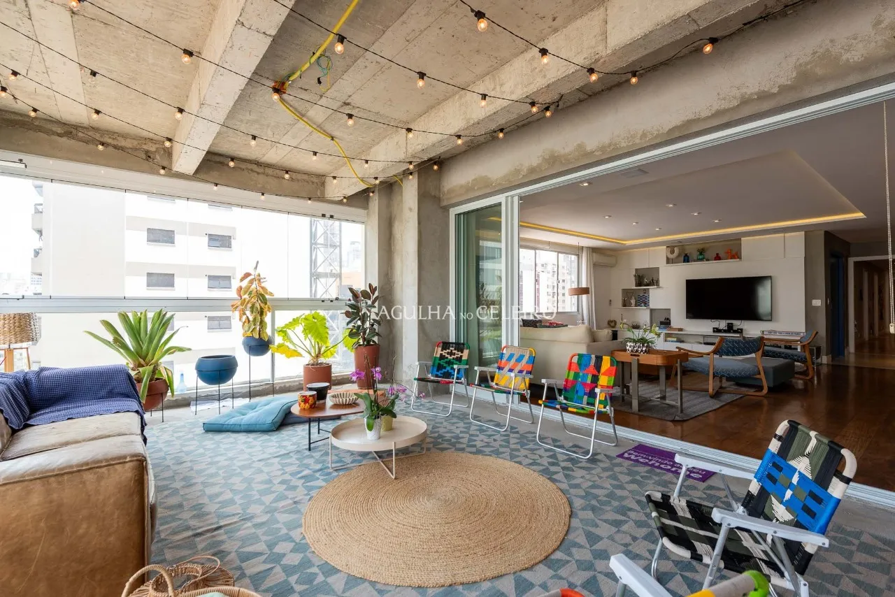 Apartamento com reforma cool e janelões piso teto. – AP2861