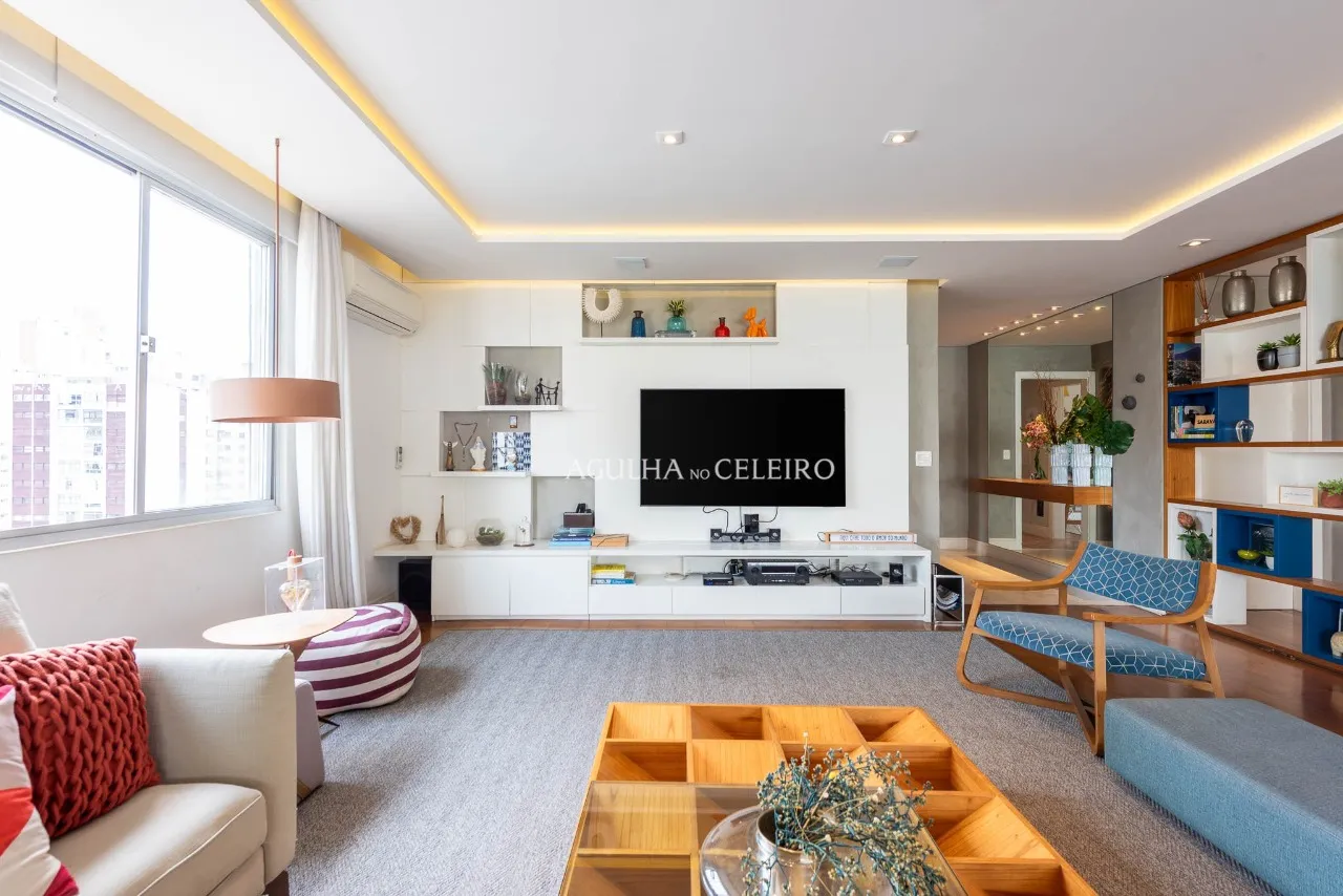 Apartamento com reforma cool e janelões piso teto. – AP2861