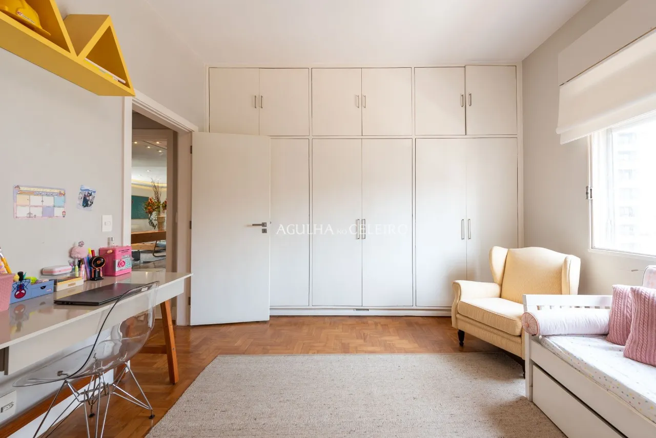 Apartamento com reforma cool e janelões piso teto. – AP2861