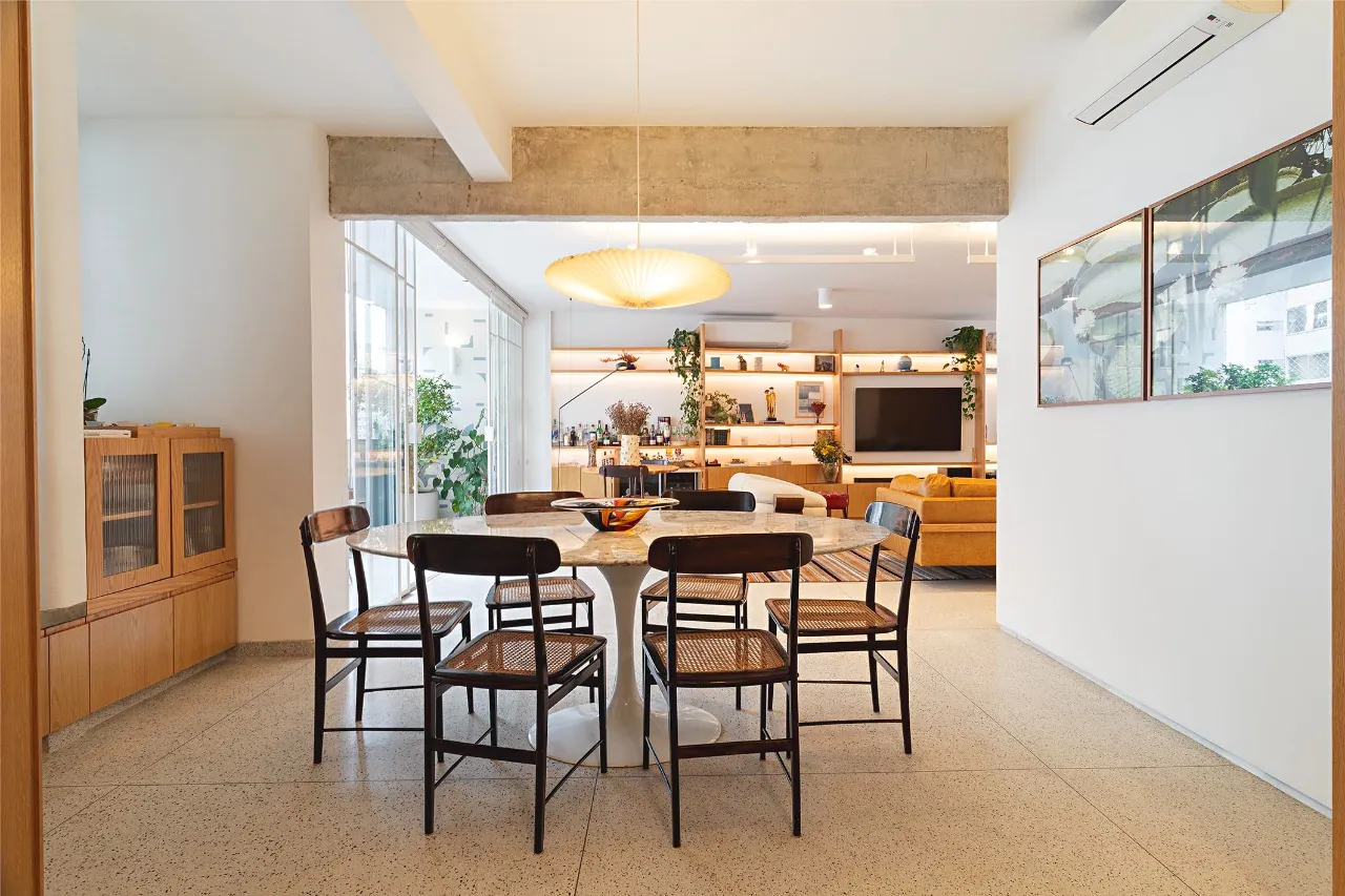 Apartamento reformado em edifício assinado por David Libeskind – AP4485